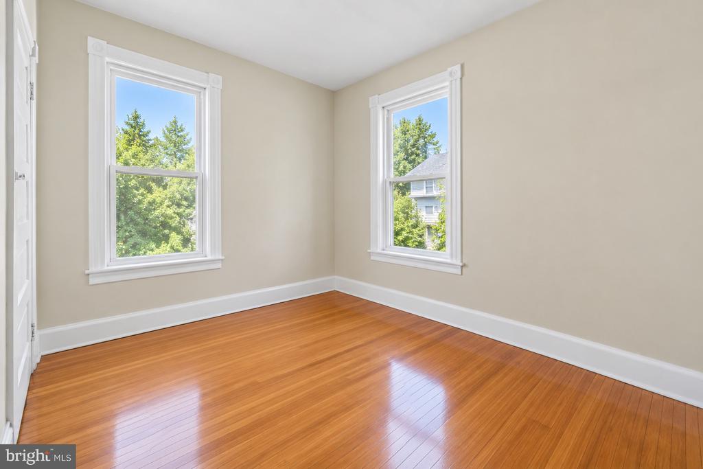 154 W SALAIGNAC STREET