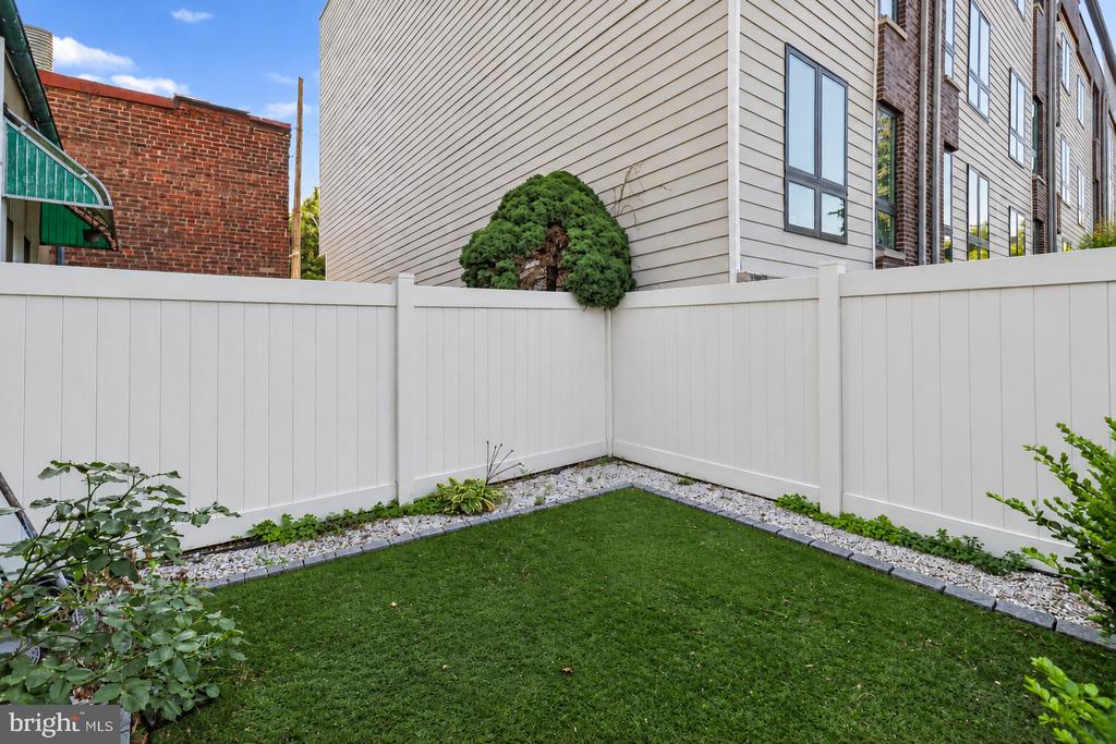 154 W SALAIGNAC STREET