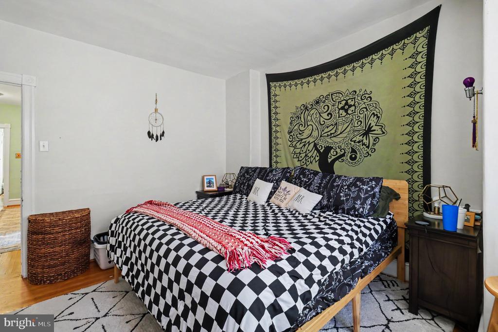 154 W SALAIGNAC STREET
