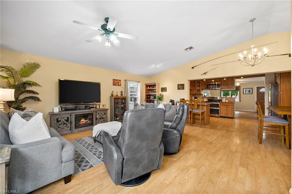 89 8th ST