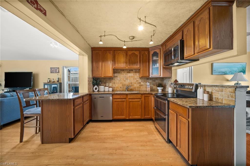 89 8th ST