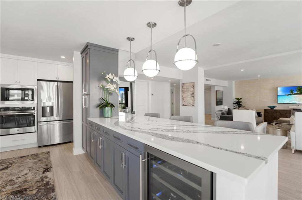 4401 Gulf Shore BLVD N D806