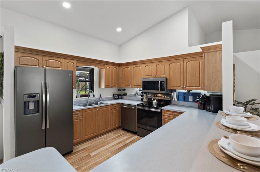 98 Chardon PL