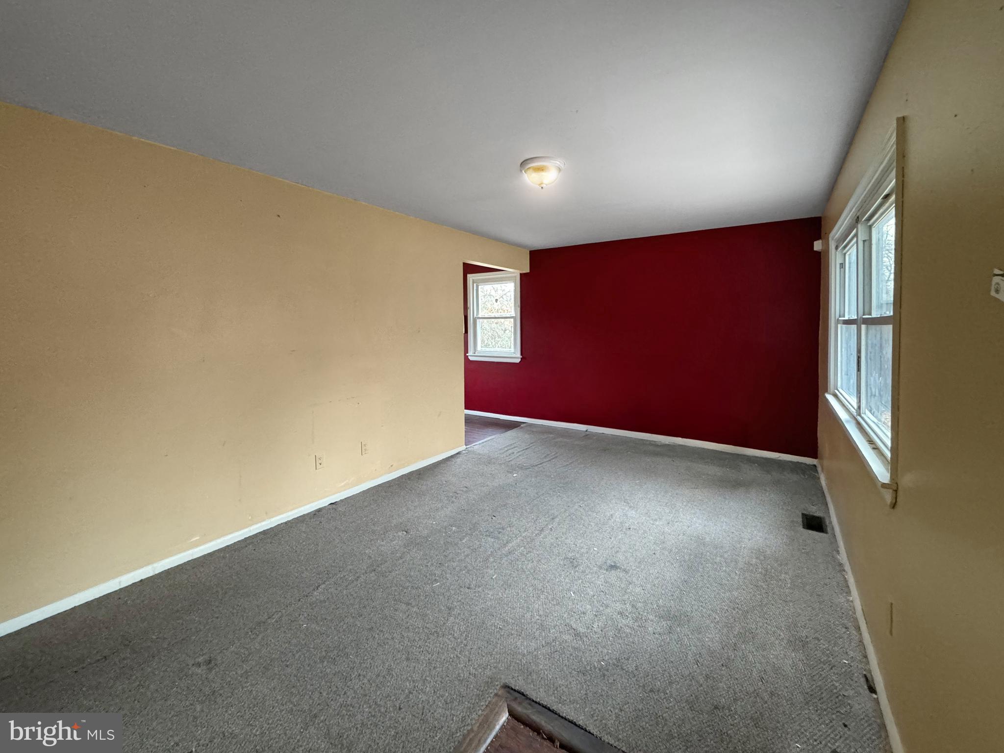 104 W Beach Rd