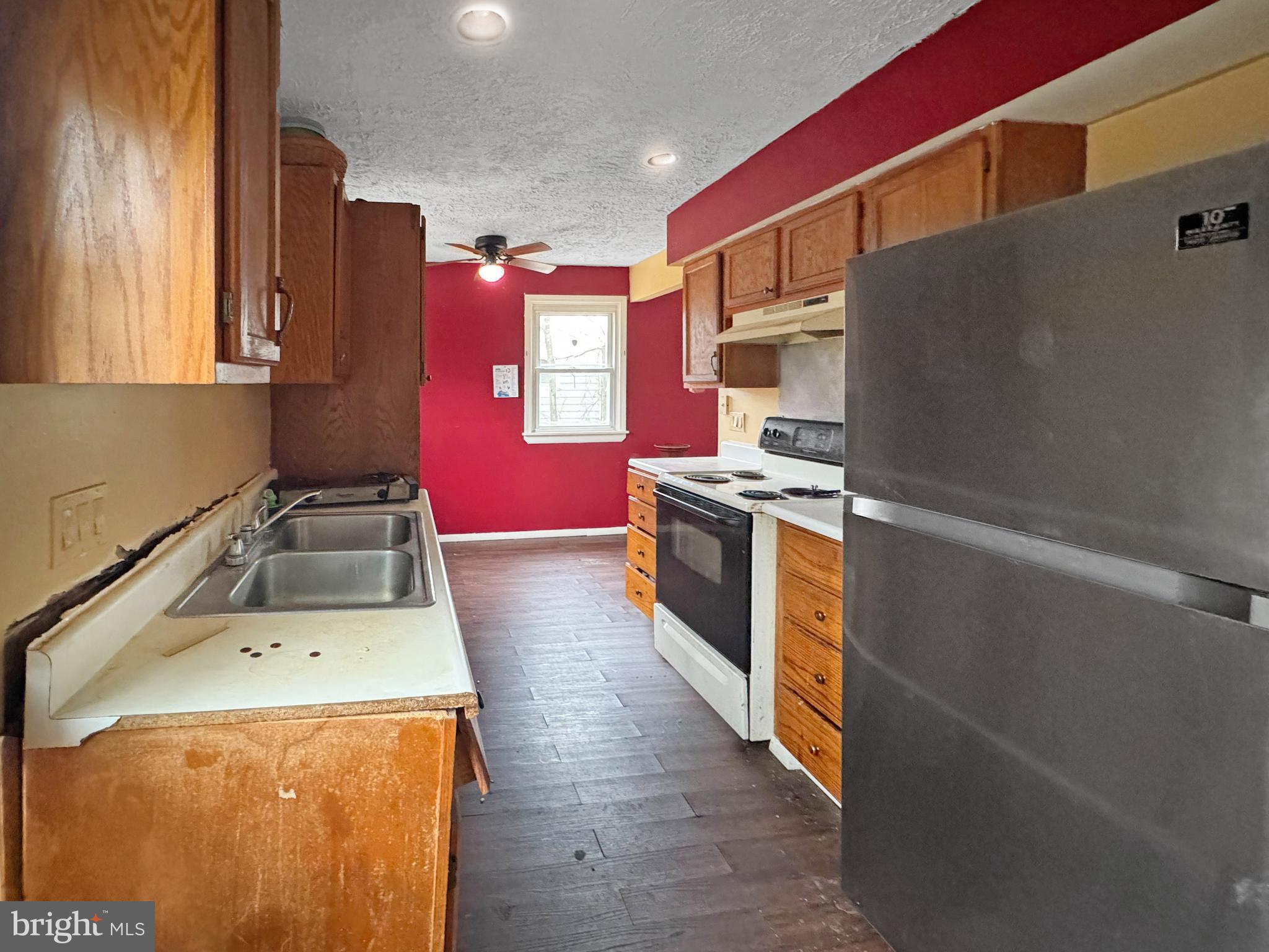 104 W Beach Rd