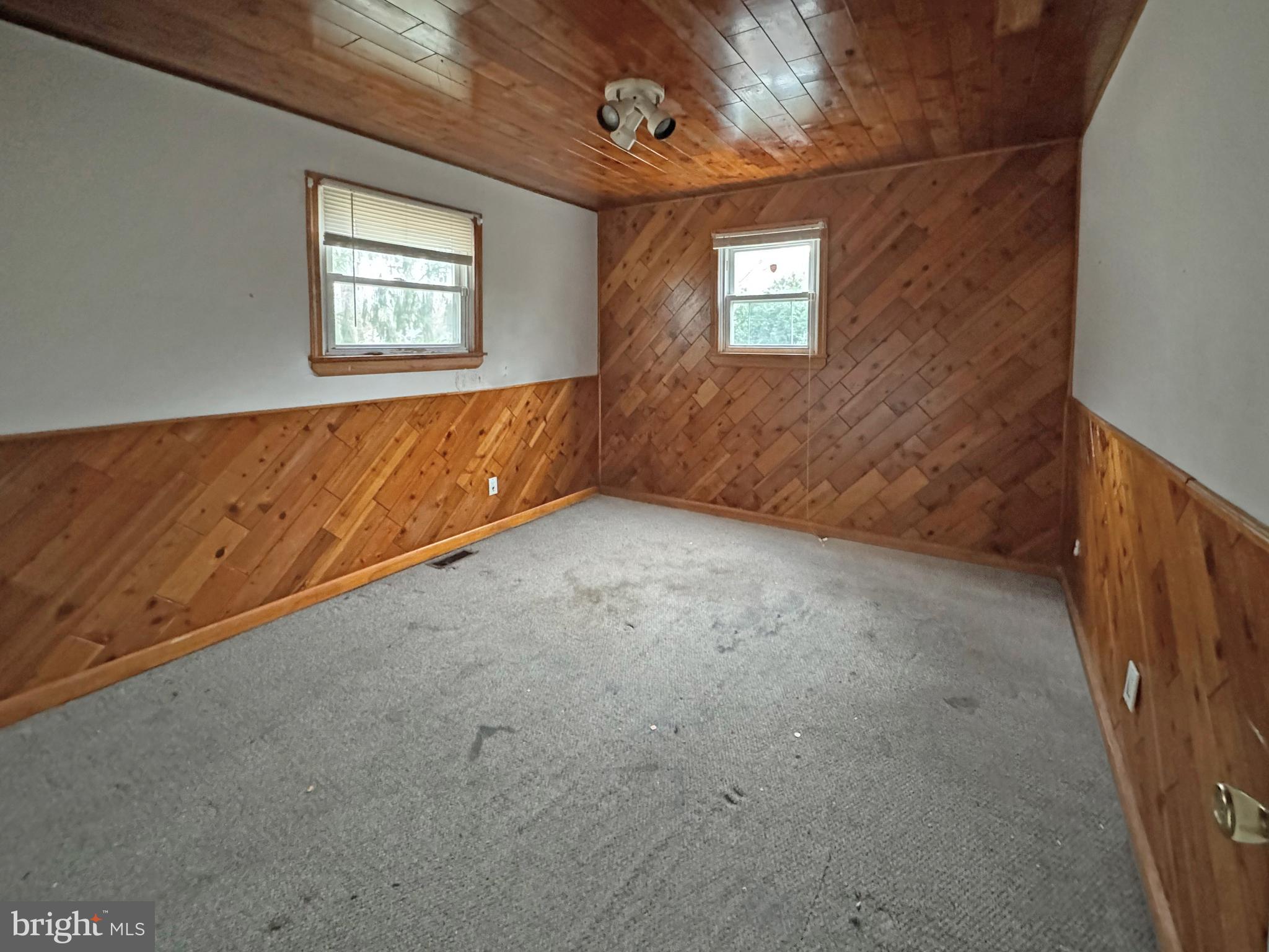 104 W Beach Rd