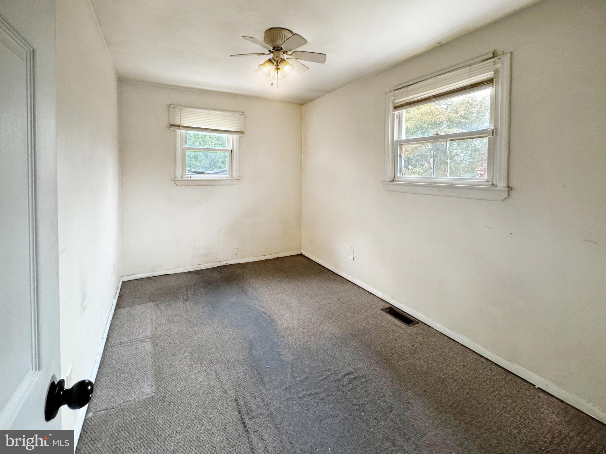 104 W Beach Rd