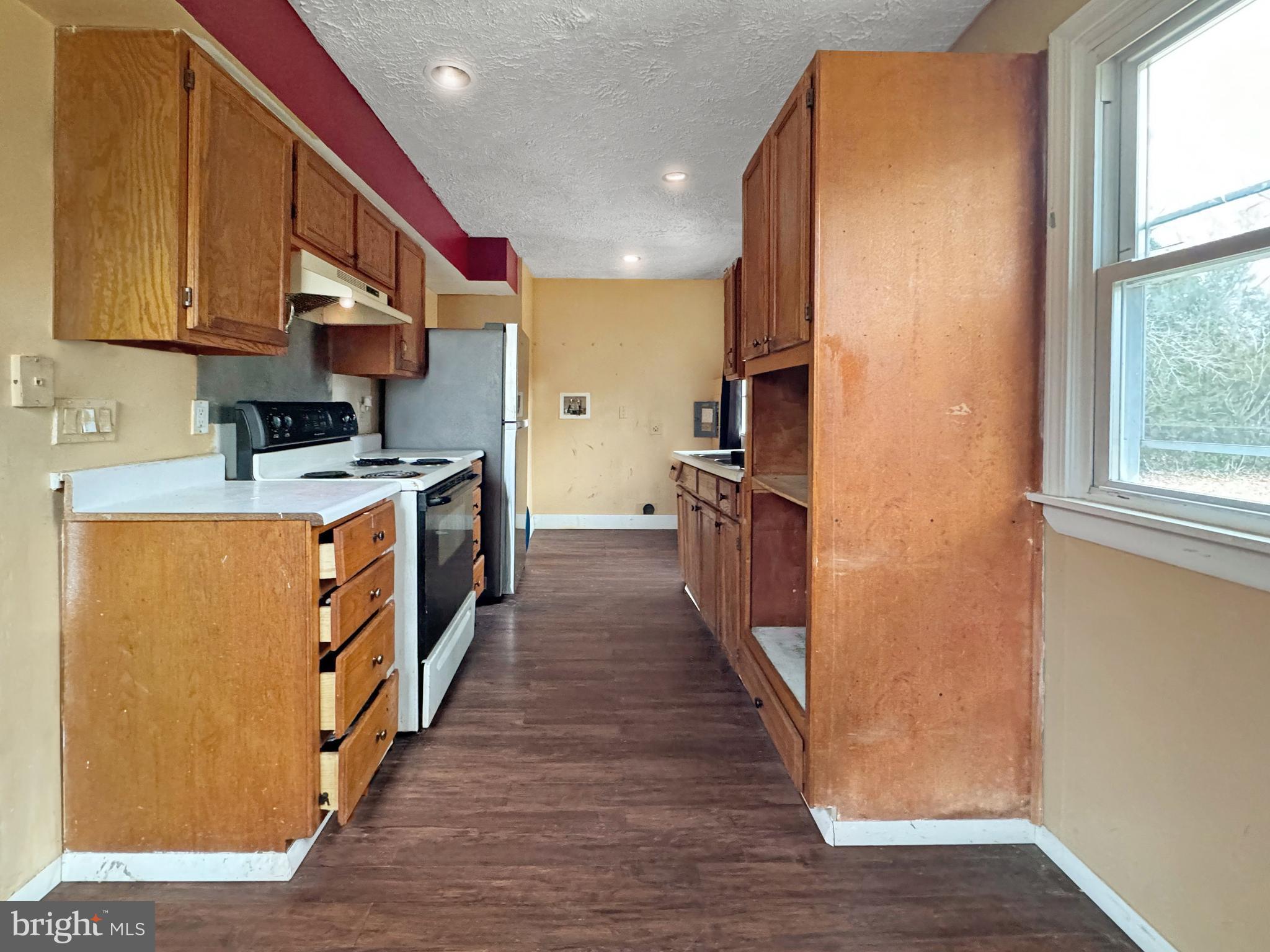 104 W Beach Rd