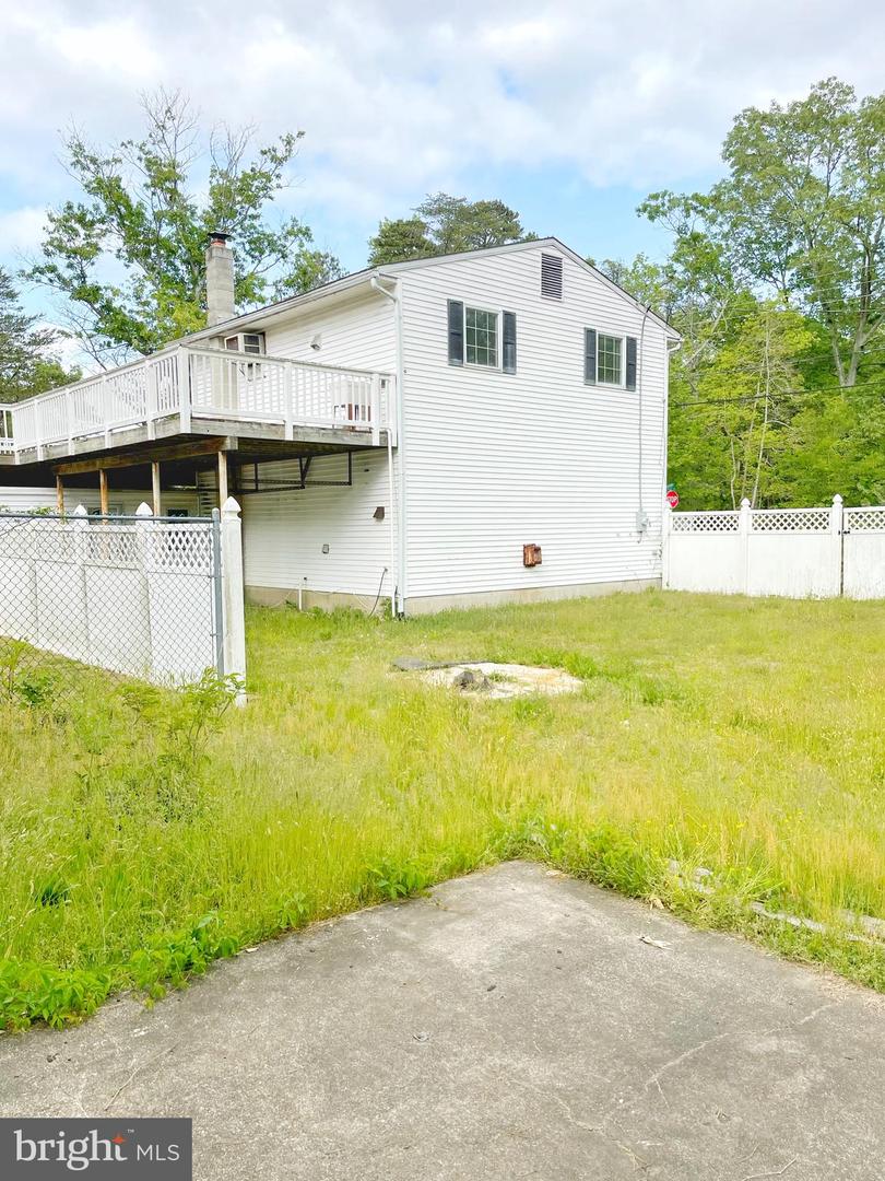 1115 Lakeshore Dr