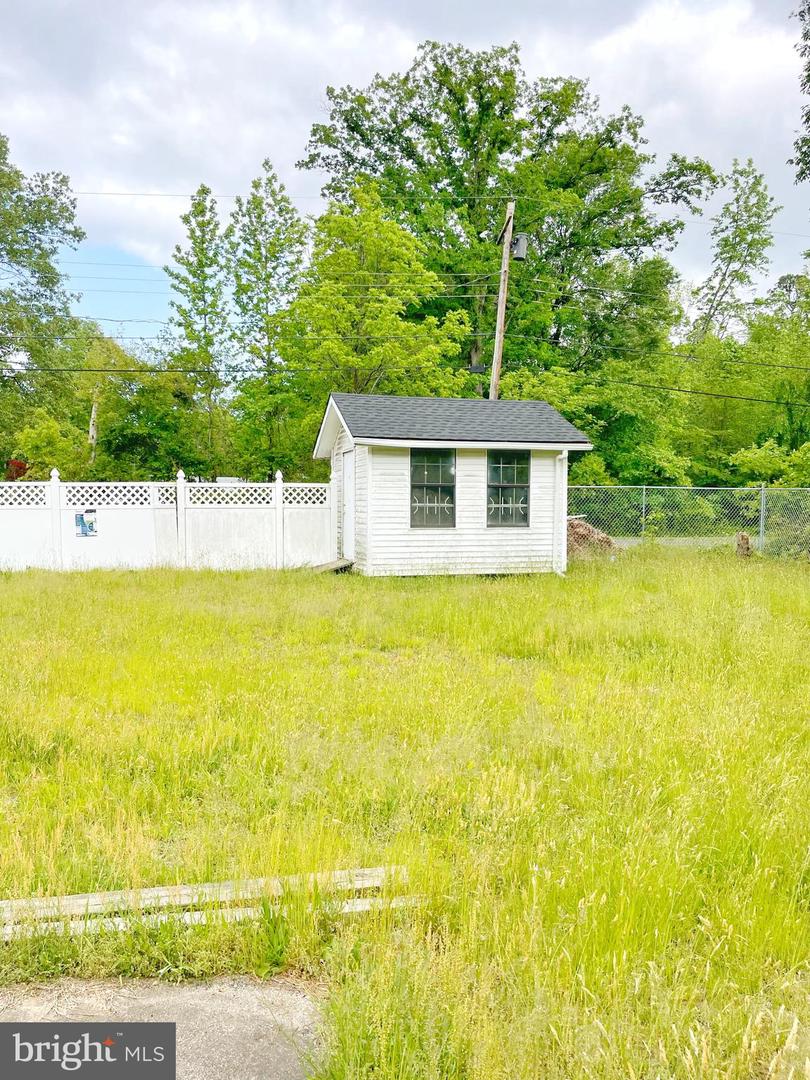 1115 Lakeshore Dr