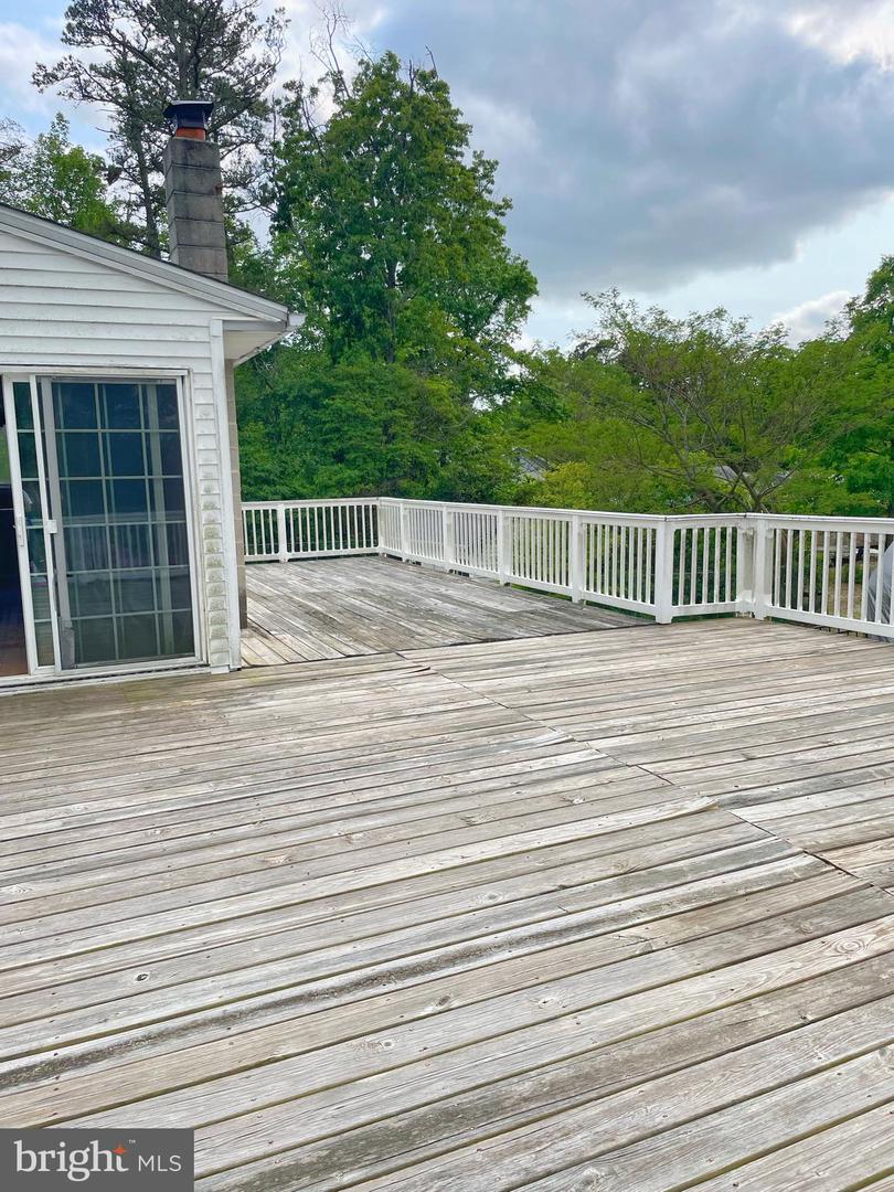 1115 Lakeshore Dr