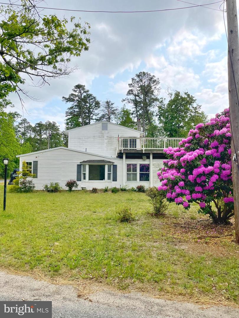 1115 Lakeshore Dr