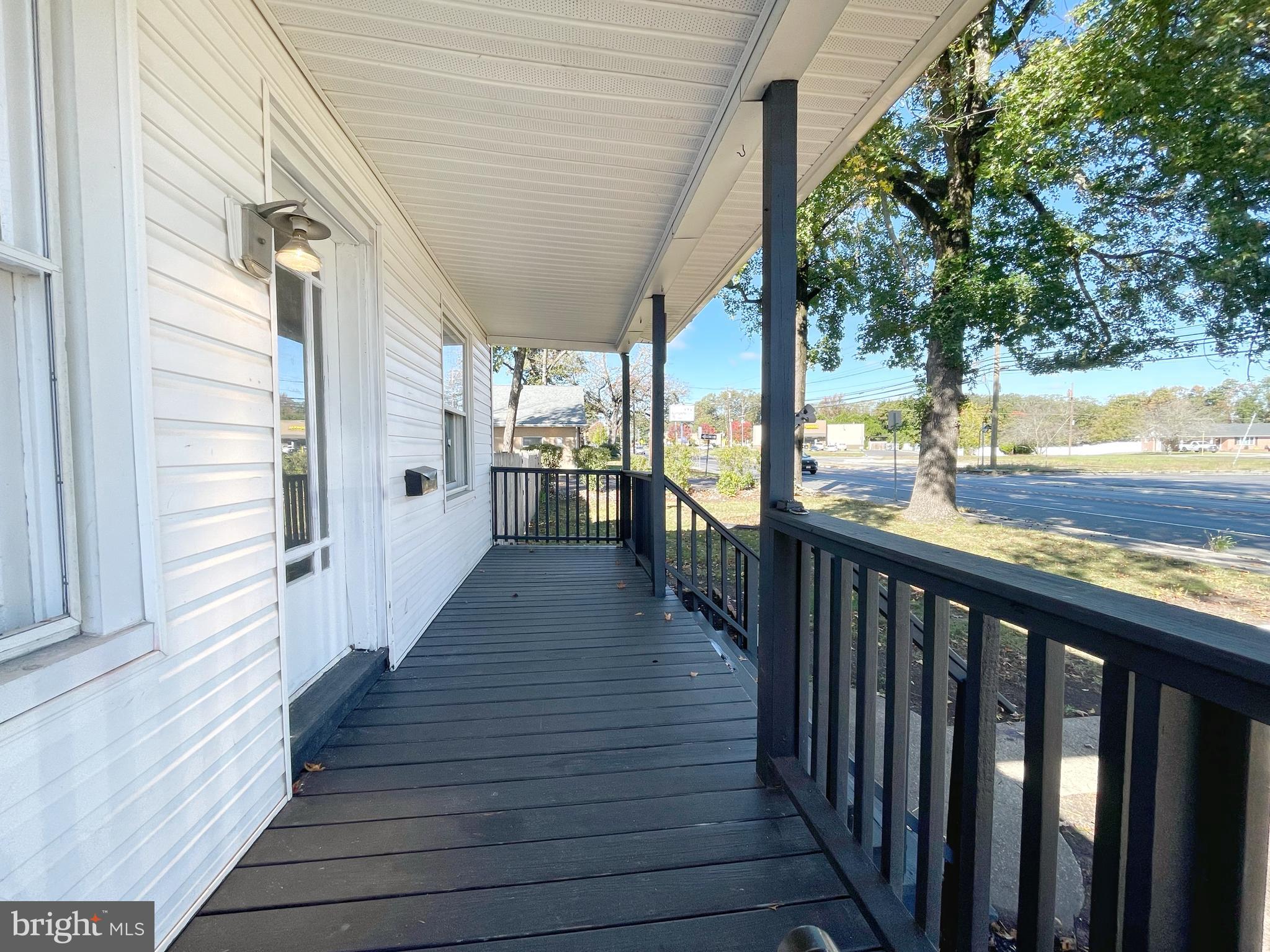 901 W Main St