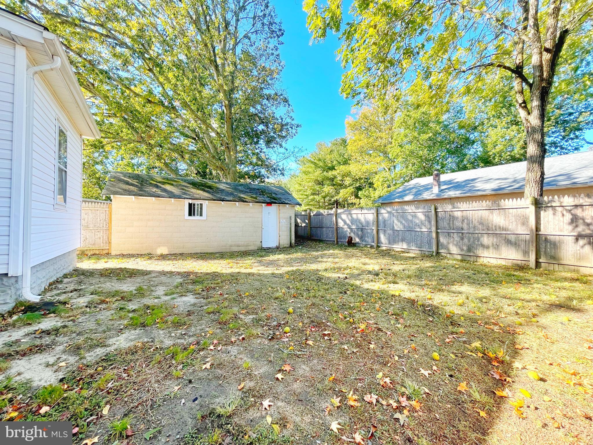901 W Main St
