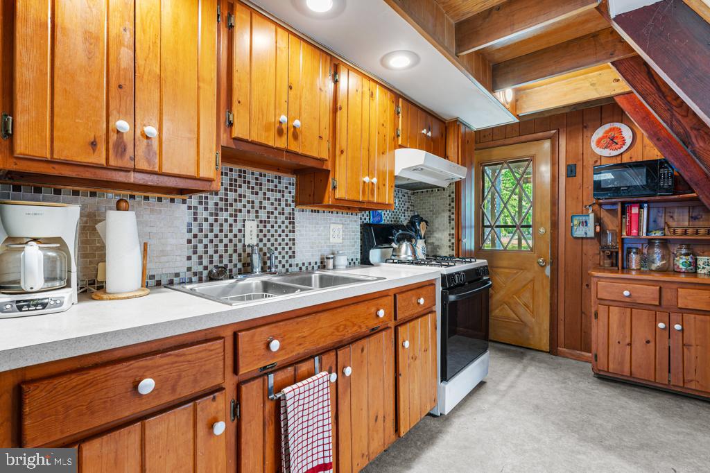 700 Violet Rd