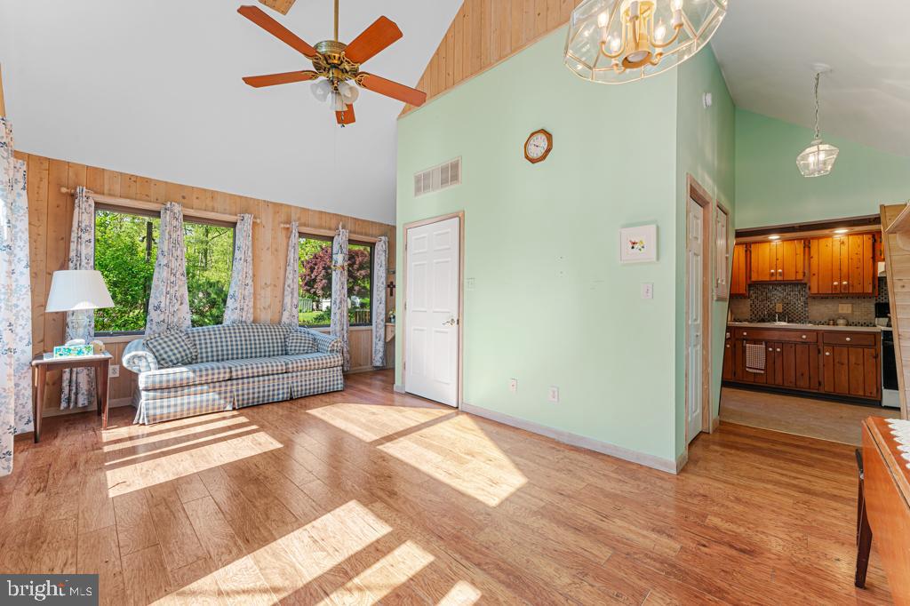 700 Violet Rd