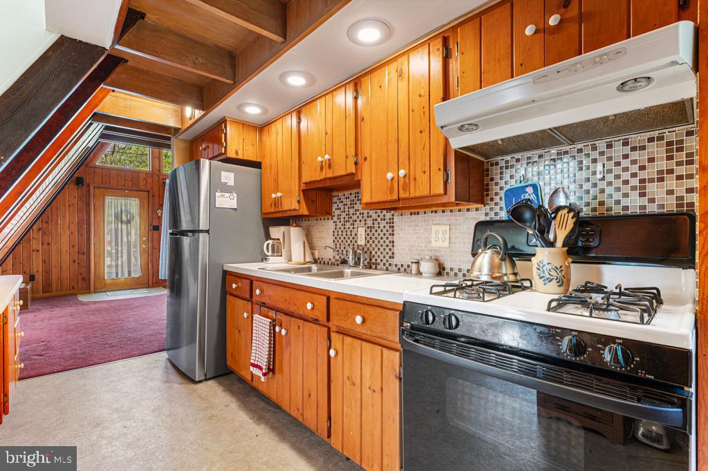 700 Violet Rd