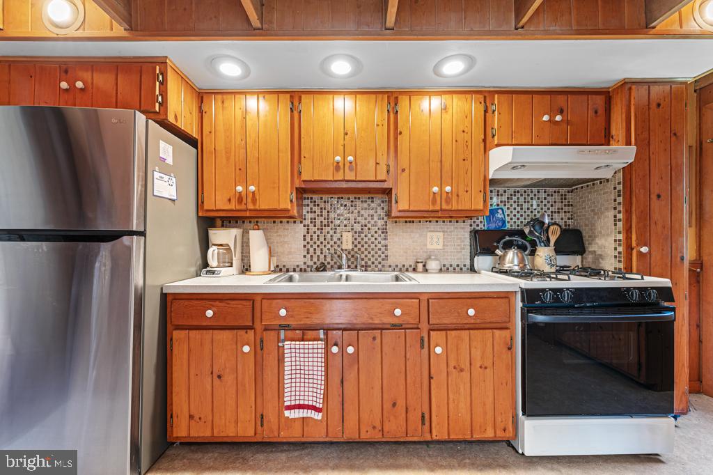 700 Violet Rd