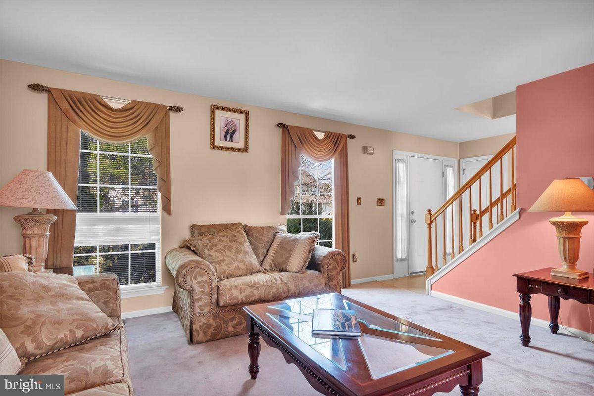 6 Sagebrush Ln