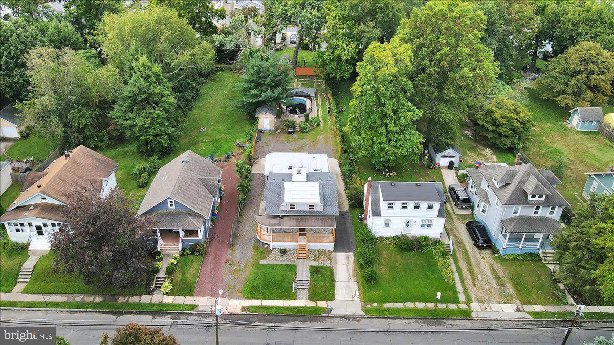 121 Woodland Ave