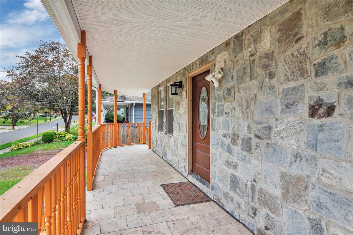 121 Woodland Ave
