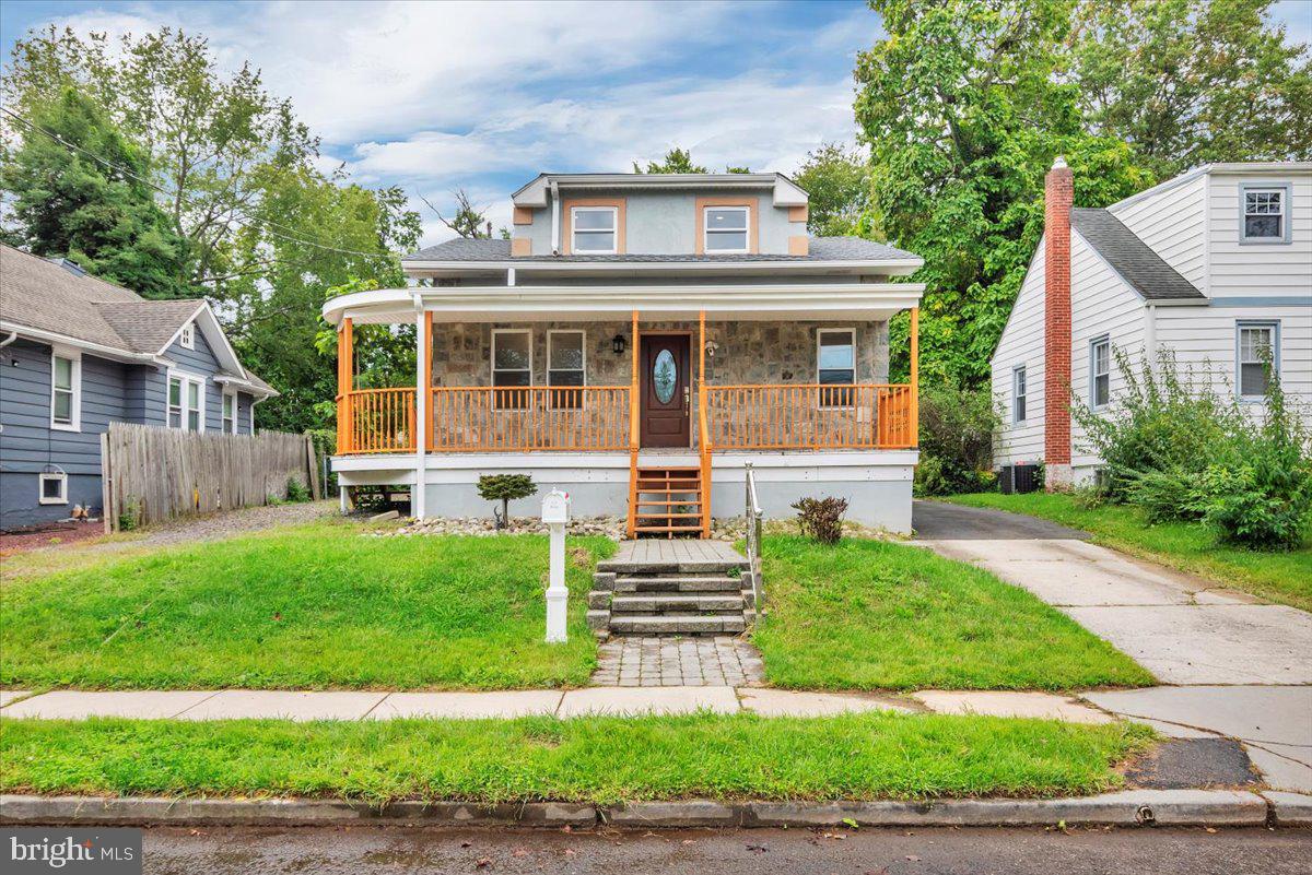 121 Woodland Ave
