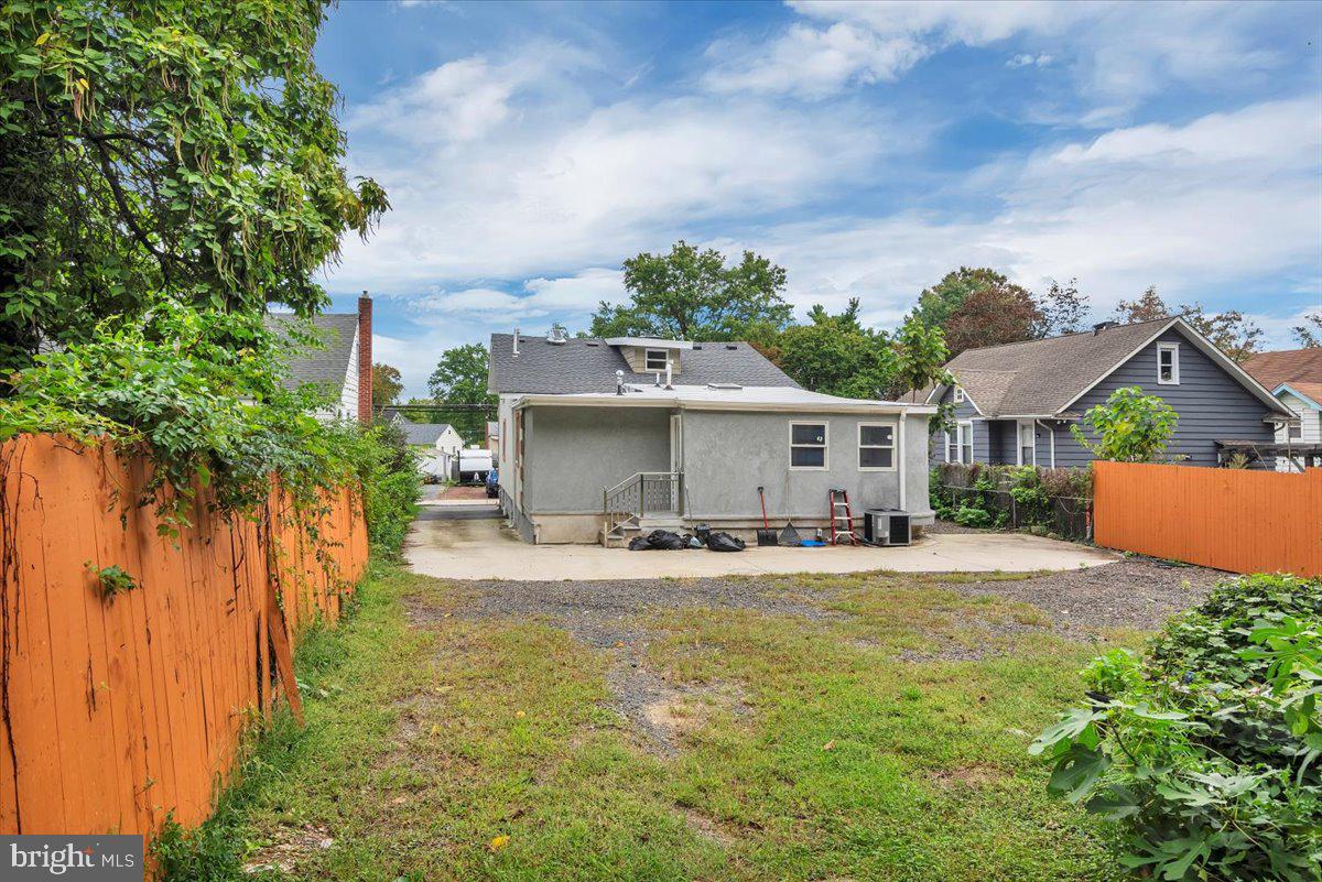 121 Woodland Ave