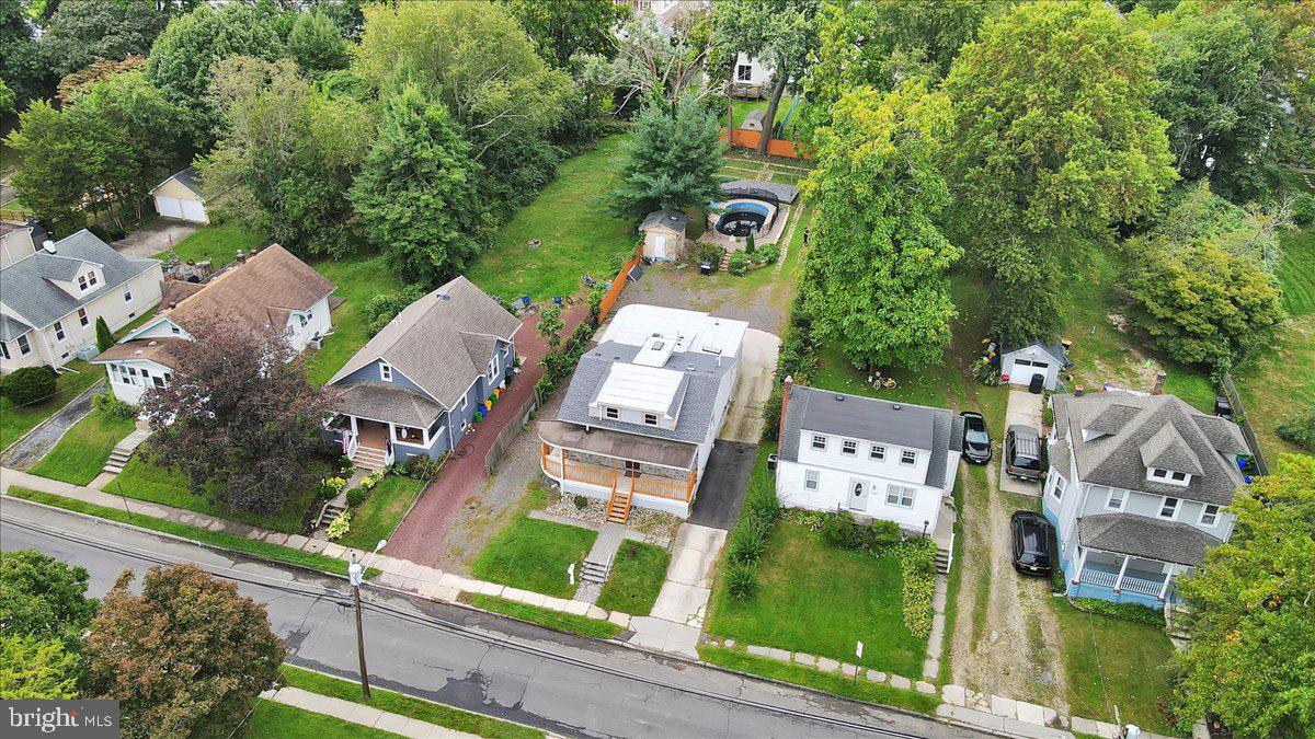 121 Woodland Ave