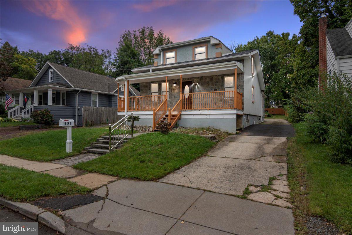 121 Woodland Ave