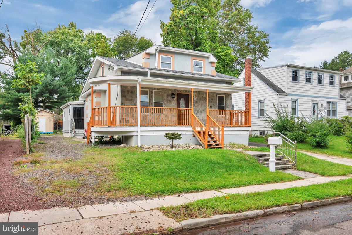 121 Woodland Ave