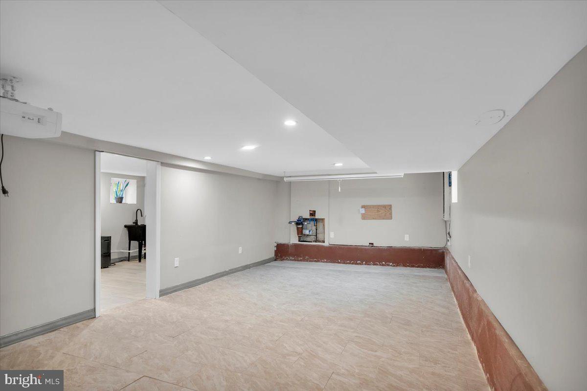 121 Woodland Ave