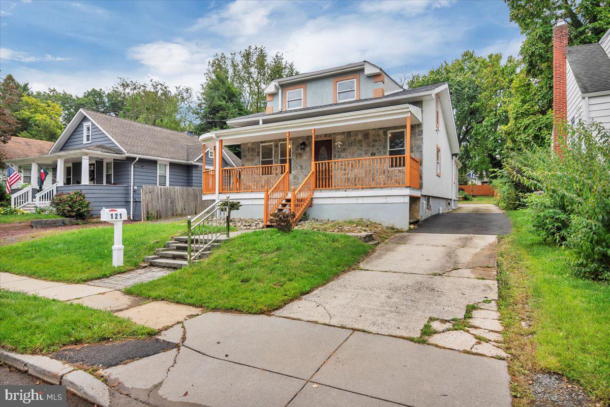 121 Woodland Ave