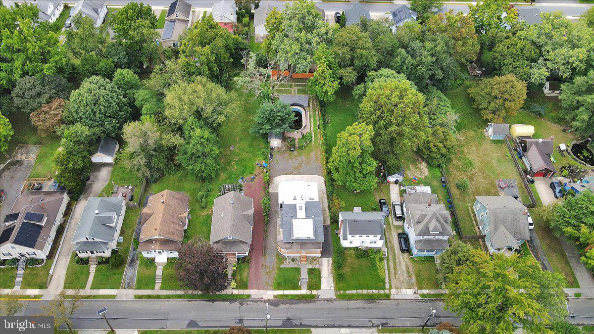 121 Woodland Ave