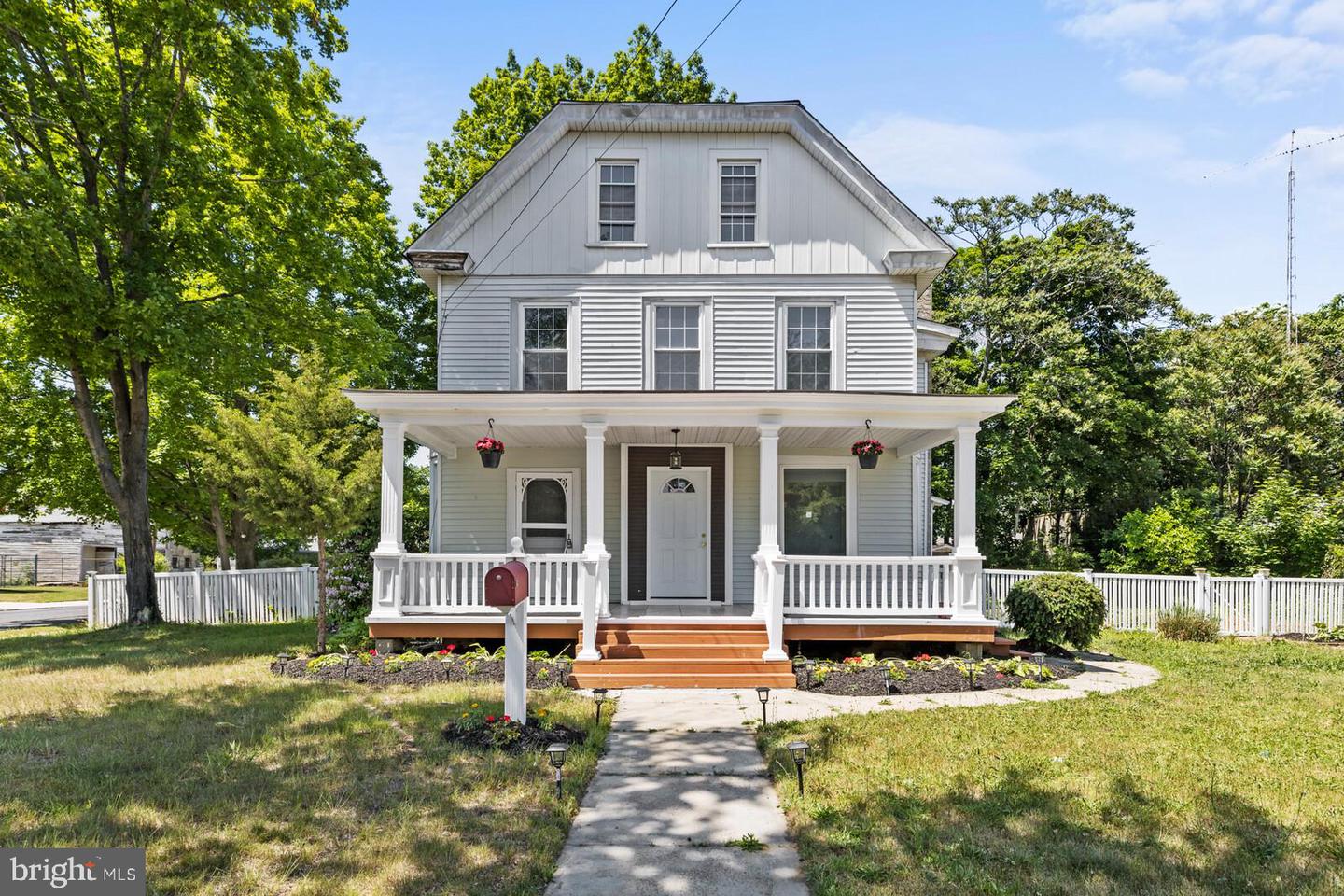 37 W High St