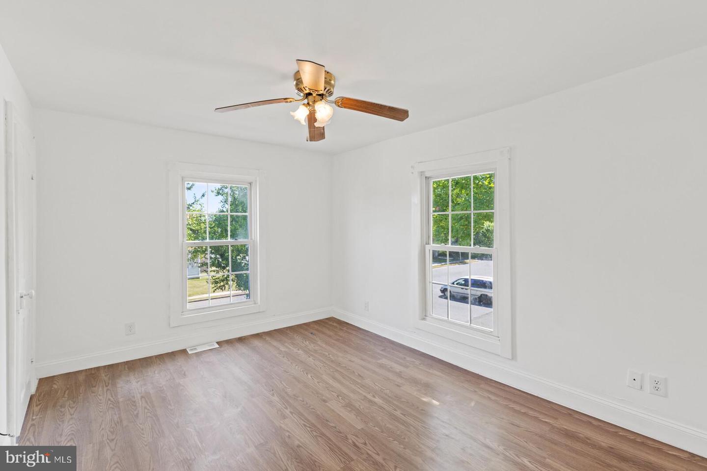 37 W High St