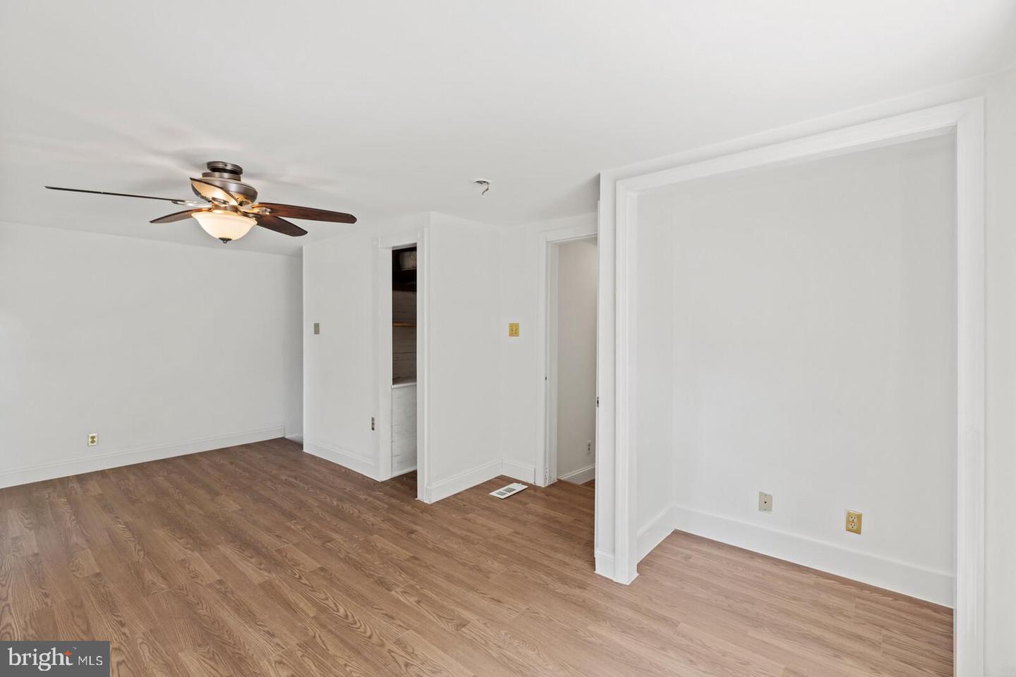 37 W High St