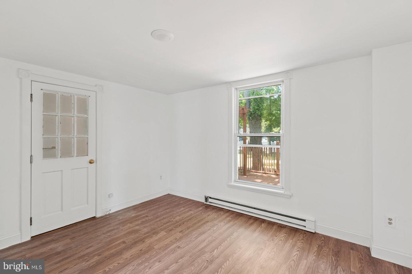 37 W High St