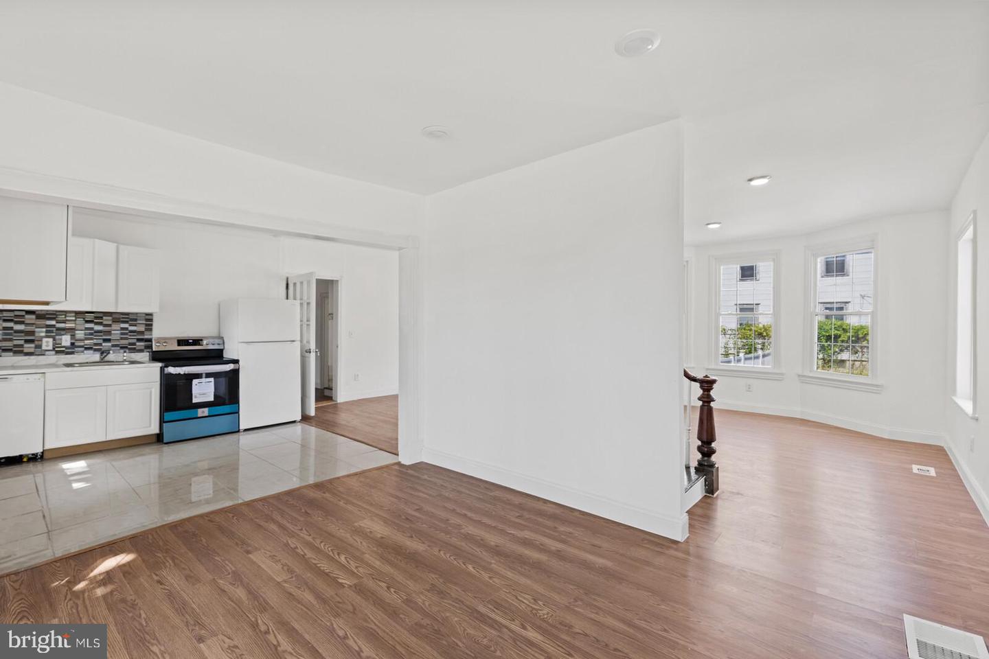 37 W High St