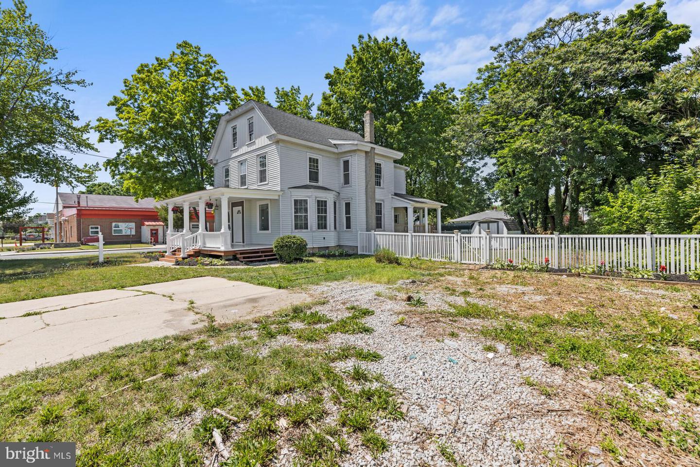 37 W High St