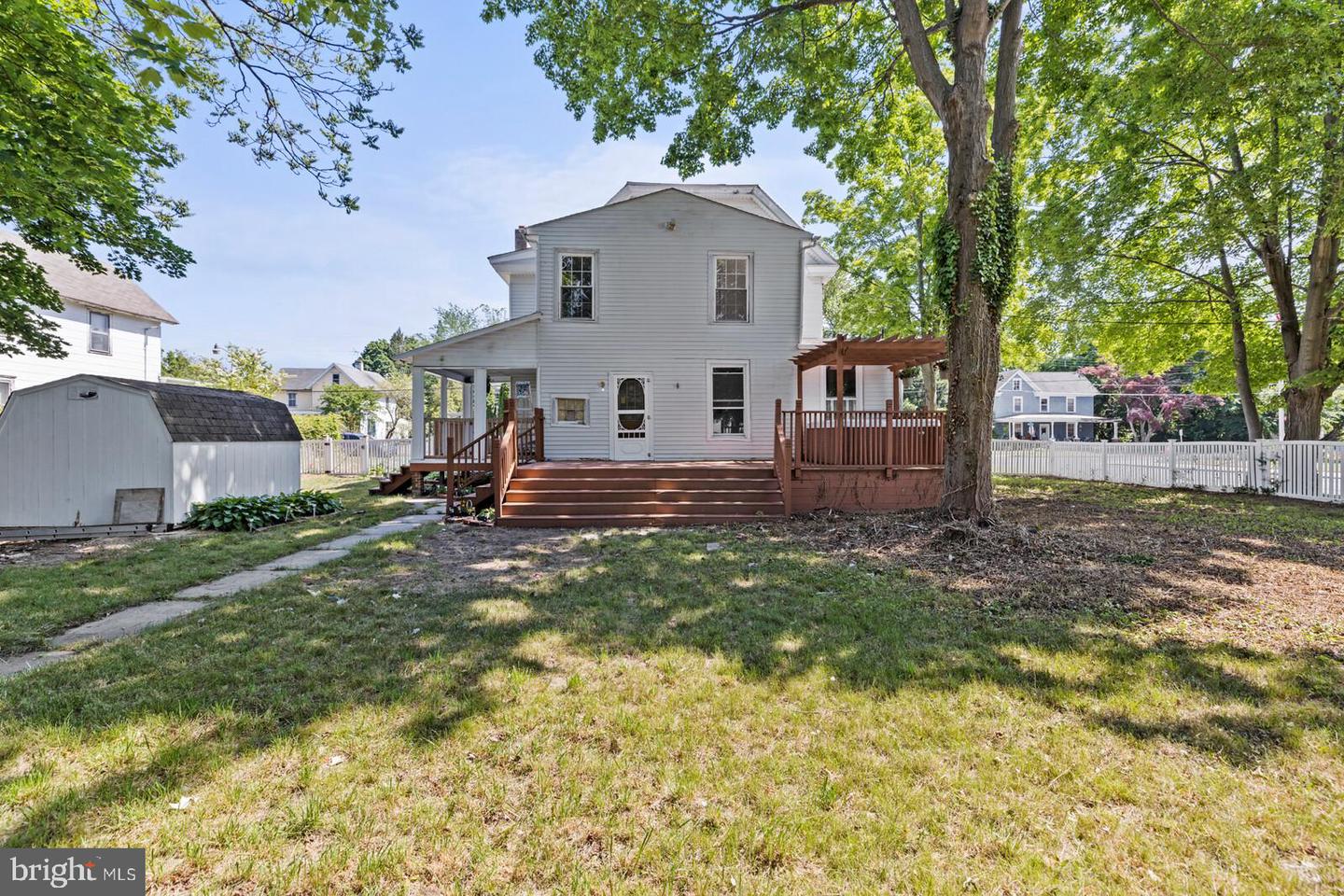 37 W High St