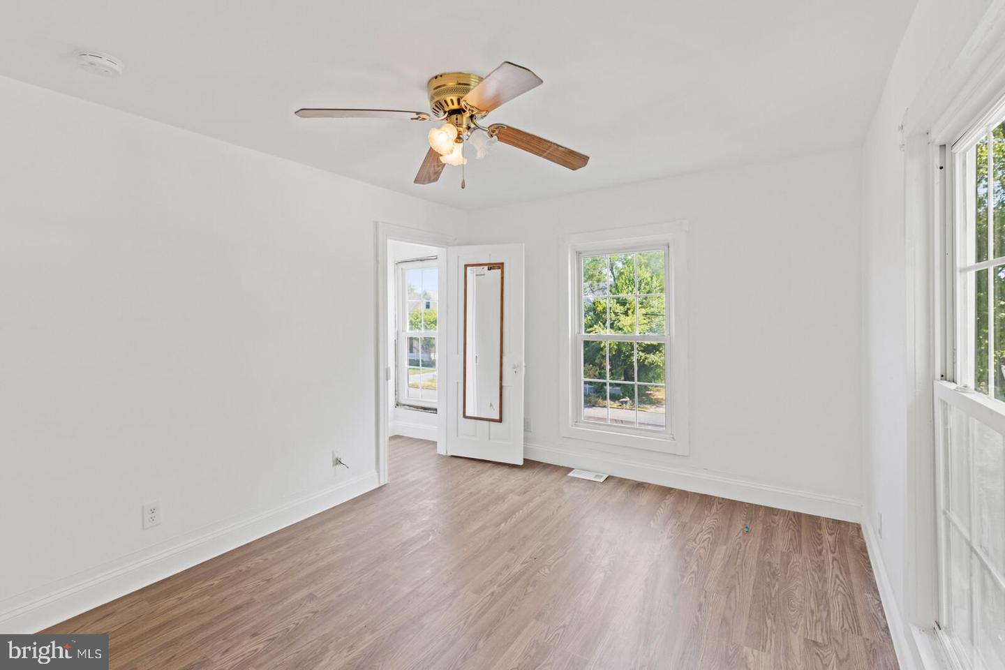 37 W High St