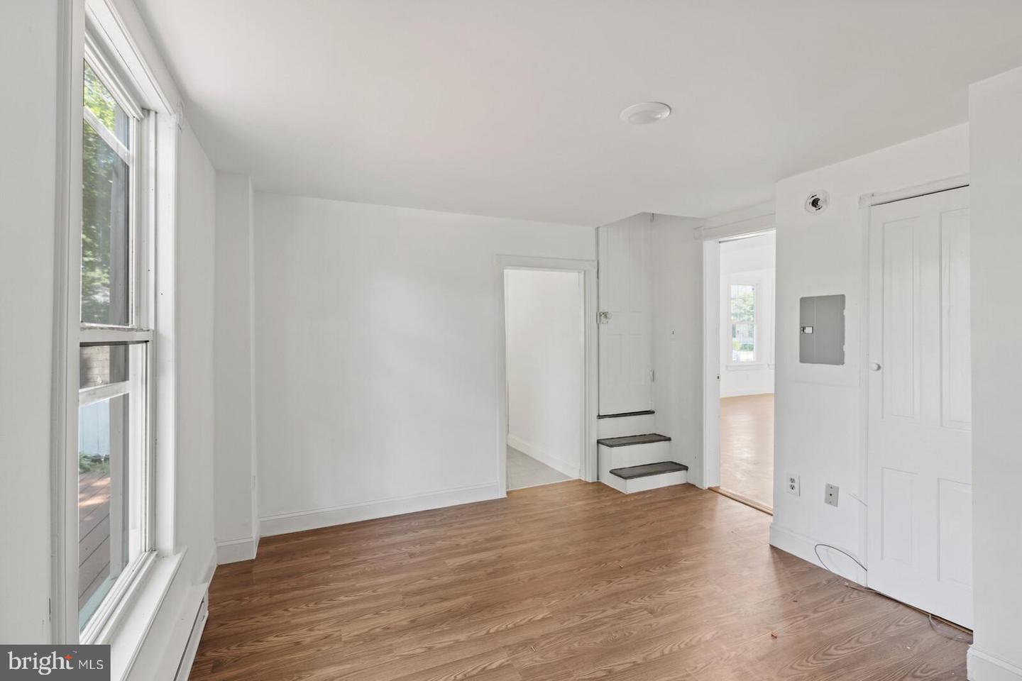 37 W High St