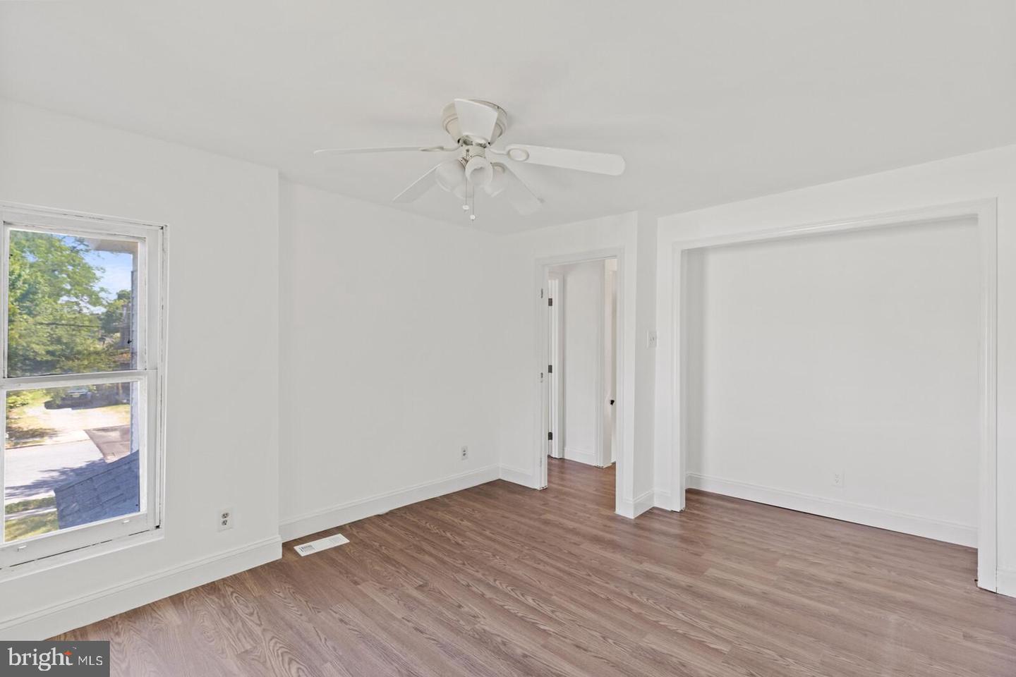 37 W High St