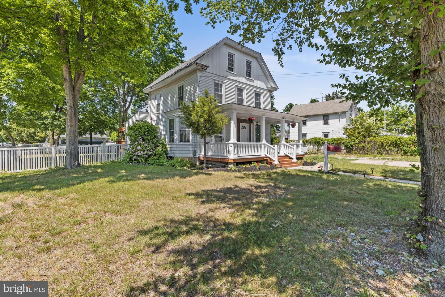 37 W High St