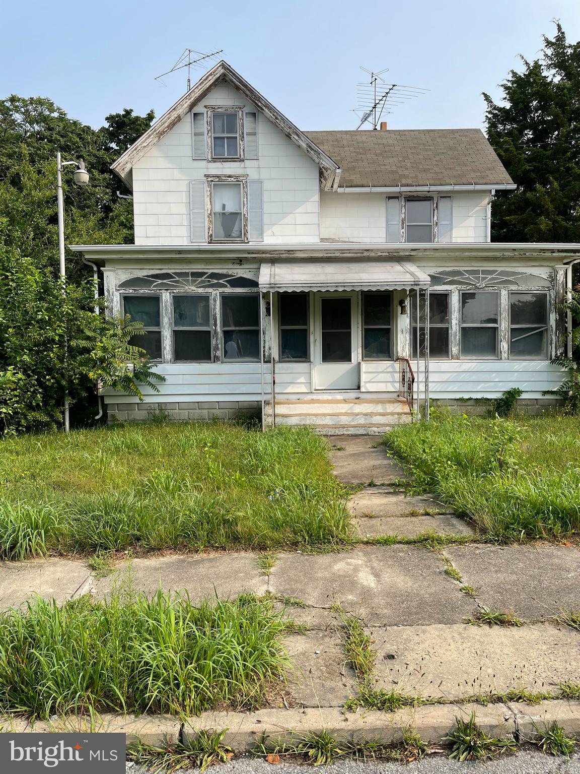 29 W High St