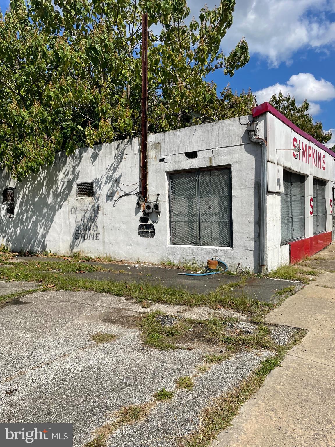 19 W High St