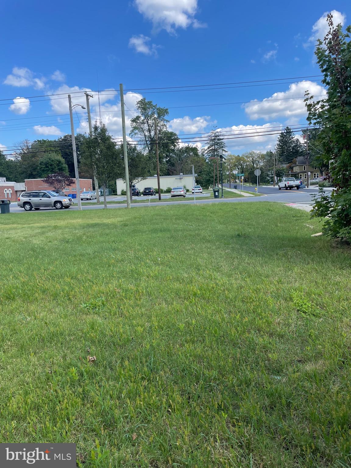 19 W High St
