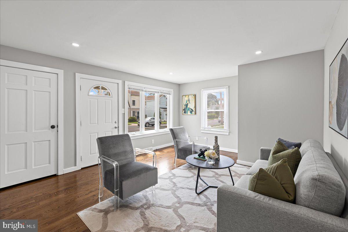 801 Cedar la