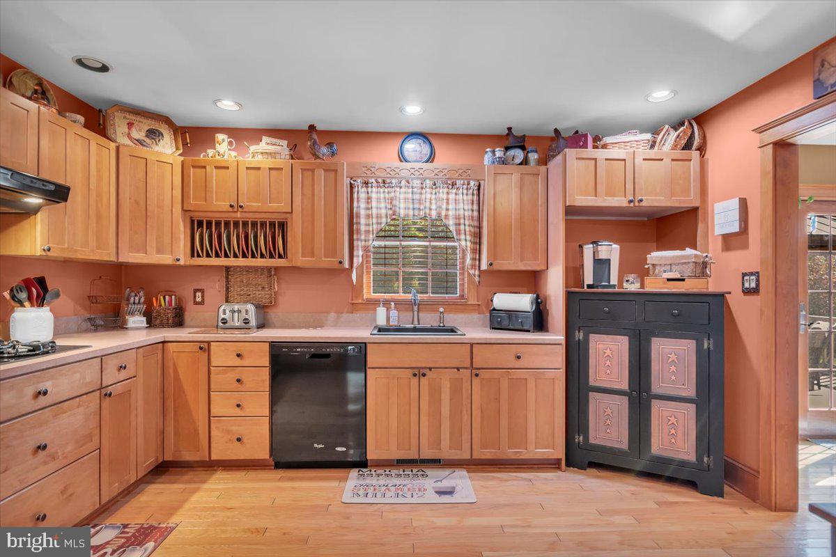 354 Alvine Rd
