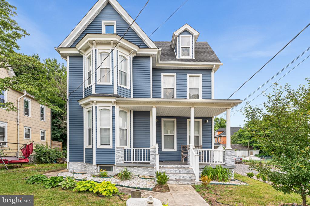 90 W Pitman St